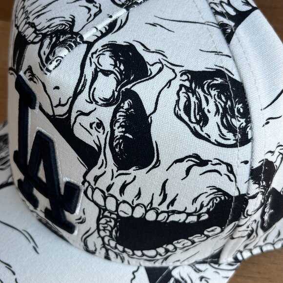 MITCHELL & NESS LOS ANGELES DODGERS RARE SKULL SNAPBACK HAT Adjustable NEW - Picture 2 of 7